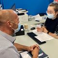 105 VACCINATIONS HIER DONT UNE TRÈS LARGE MAJORITÉ DE PERSONNES ÂGÉES.