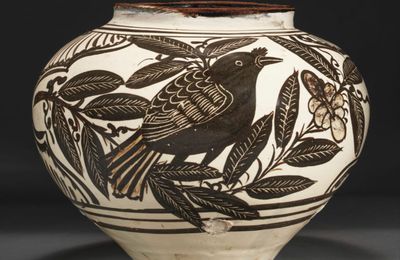 A rare well-painted and incised  Cizhou 'birds' jar, Jin-Yuan dynasty (1115-1368)