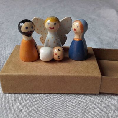 Mini crèche dans une boite d'alumettes