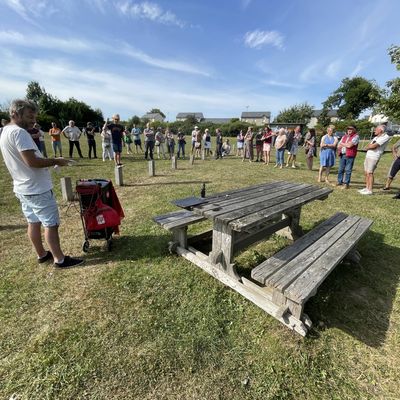 rassemblement citoyen contre le projet d'aire de camping-cars à Avranches
