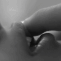"Le doigt long peut manger du miel"  proverbe kurde
