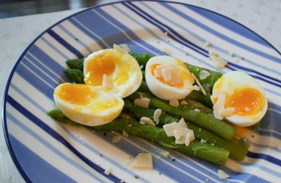 Une entrée super easy et stylée : asperges et oeuf mollet