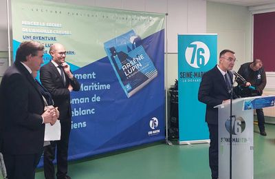 Distribution des des livres d'Arsène Lupin au collégiens de la Seine Maritime