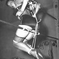 Une femme à la Page : Bettie se laisse faire pour rester à la page