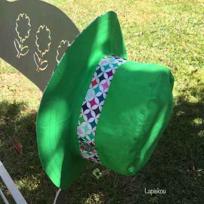 Des chapeaux de soleil.