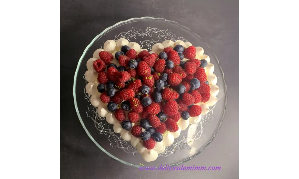 Cœur de Pavlova aux fruits rouges