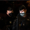 Loi sur la « sécurité globale » : Non, ces gendarmes n’ont pas retiré leur casque en soutien aux manifestants