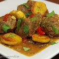 Curry d'agneau aux bananes plantain sautées