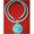 Collier au cabochon bleu