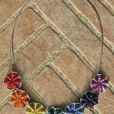 Collier arc en ciel en capsules de café recyclées