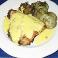 Saumon en croute d’arachides et sauce hollandaise au citron