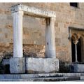 Vestiges antiques romains, cour du palais des grands maîtres à Rhodes