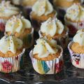 Cupcakes à la vanille et crème au chocolat blanc pour les décorer