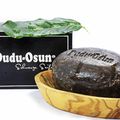 Le savon noir Dudu-Osun pour avoir la peau douce 