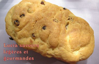 pain à la semoule aux raisins et noisettes