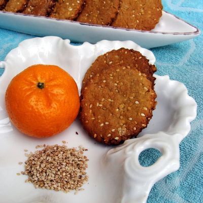 Biscuits sésame/mandarine (sans oeufs, sans produits laitiers... et presque sans sucre)