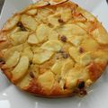 gâteau aux pommes, raisins secs et rhum