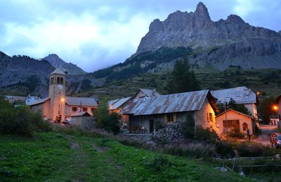 Le soir tombe sur le Lauzet, les aigles passent