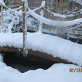 bonjour à vous tous et toutes,voici mon petit pont sous la neige!!