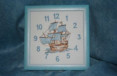 HORLOGE BATEAU BLEU CLAIR