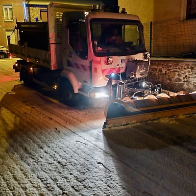 DÉNEIGEMENT : DE JOUR COMME DE NUIT.