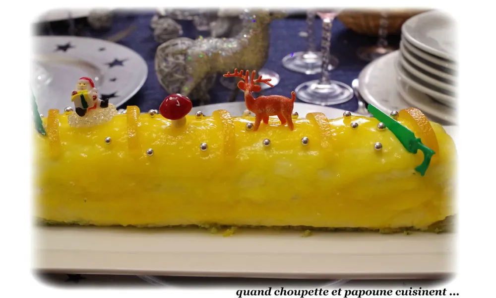 BÛCHE MANDARINE-MOUSSE CHOCOLAT BLANC ET DACQUOISE PISTACHE AU GRAND MARNIER