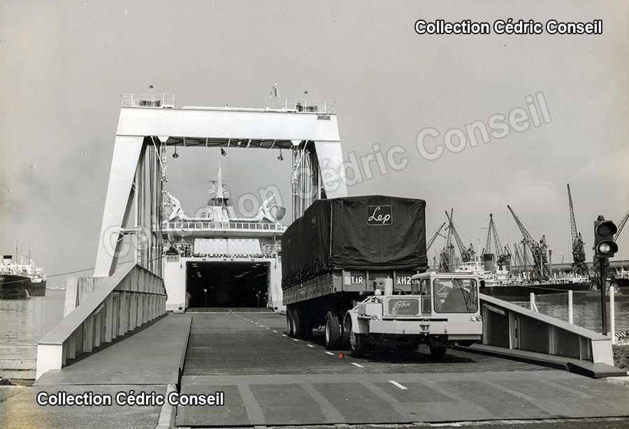 Le Havre – bateaux – port -  Caillard – paquebot France – Flandre – Johannes Couvert -môle central