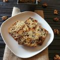 Cake au roquefort, noix et raisins