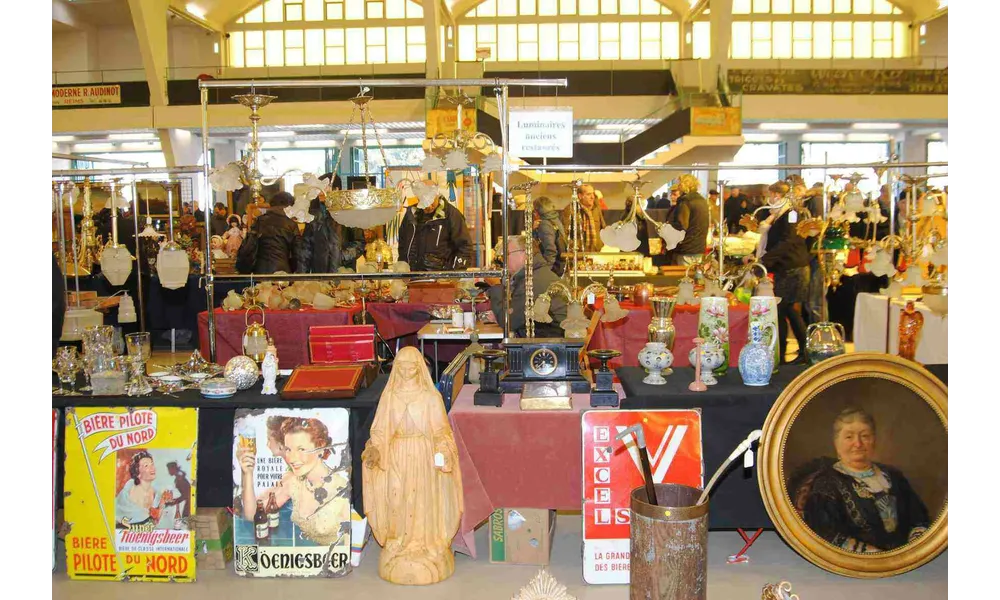 Dimanche 4 décembre puces sous les halles Boulingrin