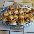 CROISSANTS APÉRITIFS AU ROQUEFORT ABRICOTS ET NOIX
