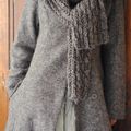 MLLE NATACHA : Manteau en laine bouillie et jupe en organdi, taille smokée, couleur "SoftMint"...
