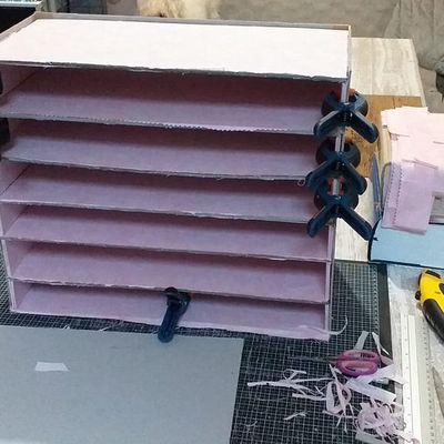 Construction d'une commode rose