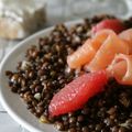 Salade de lentilles au saumon fumé et aux agrumes (”Cuisiner les restes de fêtes”, Goosto)
