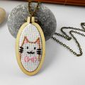 Collier avec tambour broderie chat