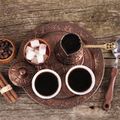 Selon une étude britannique, boire 2 tasses de café par jour permettrait d'allonger l'espérance de vie.