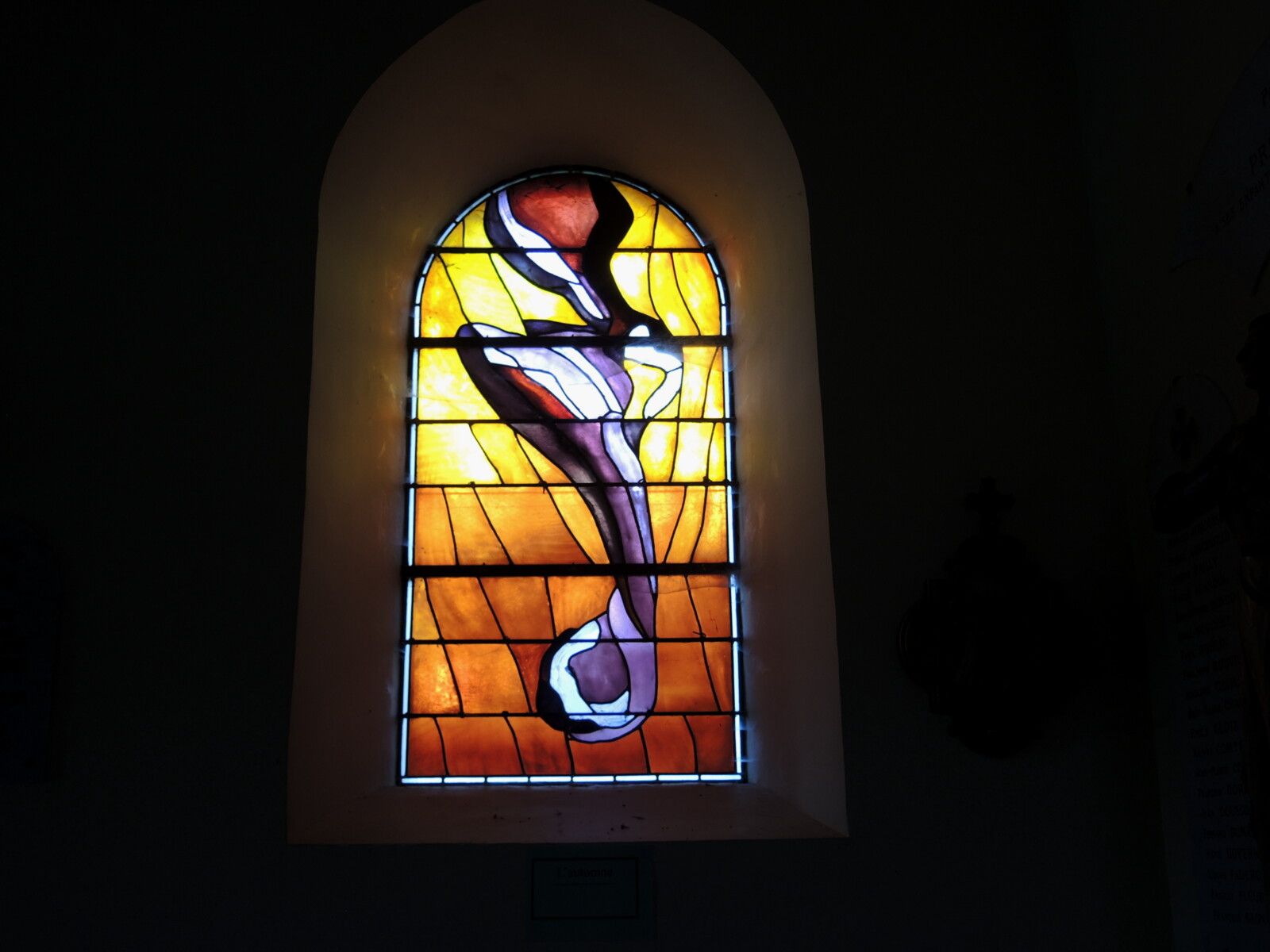 Préporché, église Saint Pierre, vitrail, automne. (58)
