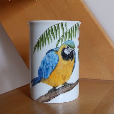 Perroquet peint à la main