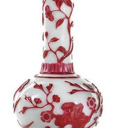 A white red-overlay Beijing glass vase with birds and flower branches, China, 19th century.