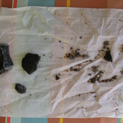 Premiers essais de taille du silex suite -1-