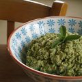 Pesto cru de brocoli, noix et sauge