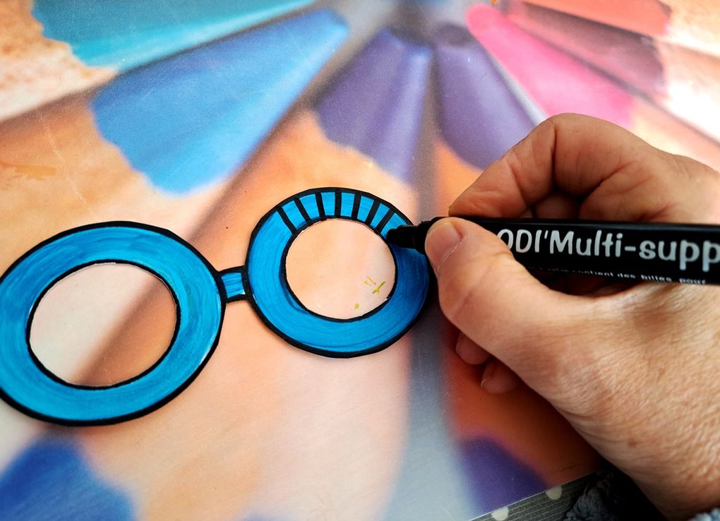 Encre Alizarine + graphisme au marqueur Odi'Multi-supports noir