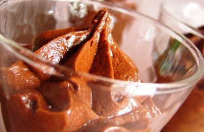 Mousse au chocolat parfumée au safran