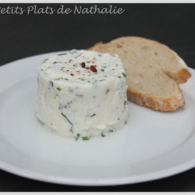 Fromage de chèvre à la ciboulette et aux baies roses