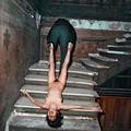 Est-ce bien ça avoir l'esprit d'escalier ? Un escalier monte ou descend ? le 7ème ciel peut être à la cave et l'enfer en haut
