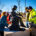 Installations des œuvres sur les boulevards Saly et Beauneveu. 