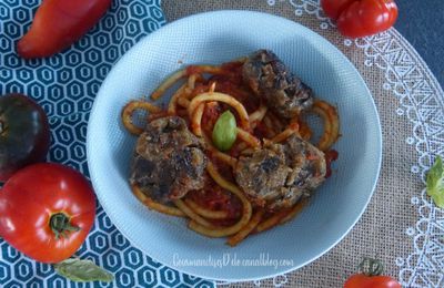 Boulettes d'aubergines et bucatini sauce tomate