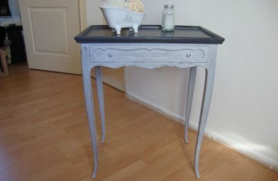Petite table en chêne deux tons
