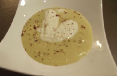 soupe de légumes mousse au chèvre éclat d'amande