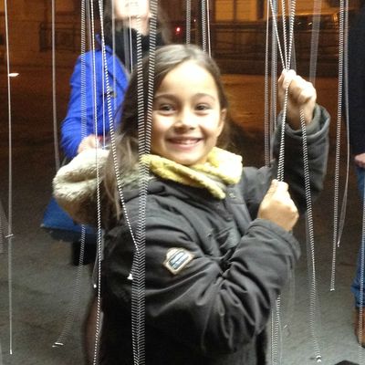 Est bien nécessaire.../Поздравляю С Восьмым марта...