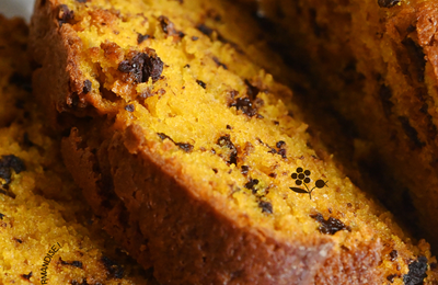 Petites idées pour cuisiner une courge : CAKE MOELLEUX COURGE & PÉPiTES DE CHOCOLAT NOiR